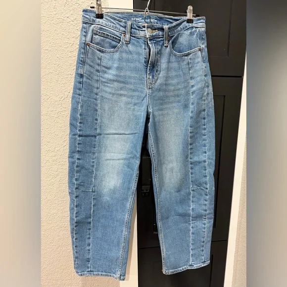 Old Navy Hi-Rise Barrel Leg Women's Jeans - Blue Wash - Picture 4 of 7